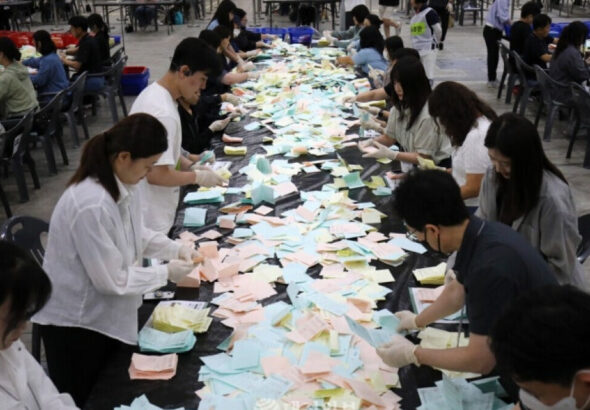 패배 인정한 국민의힘 “초심으로 돌아가겠다”